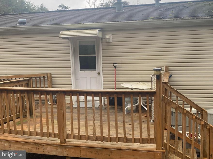 This adorable 2 bed 1 bath home is looking for a new location to call its own! Have land and want a cozy place to call your own? All appliances inside are included. It features two nice size bedrooms and a large bathroom! Land isn't included with this home, it will need to be moved off its current location. Please call listing agent with any questions.