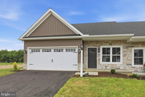 Townhouse For Sale - 234 Pilgrim Drive<br/> Lancaster County, LANCASTER, PA 17603