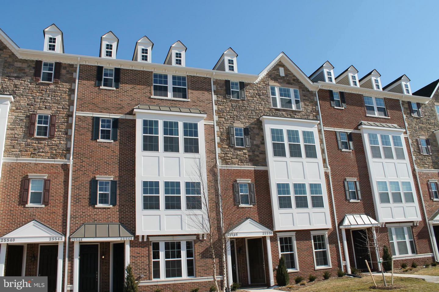 EAST GATE - Residential Lease