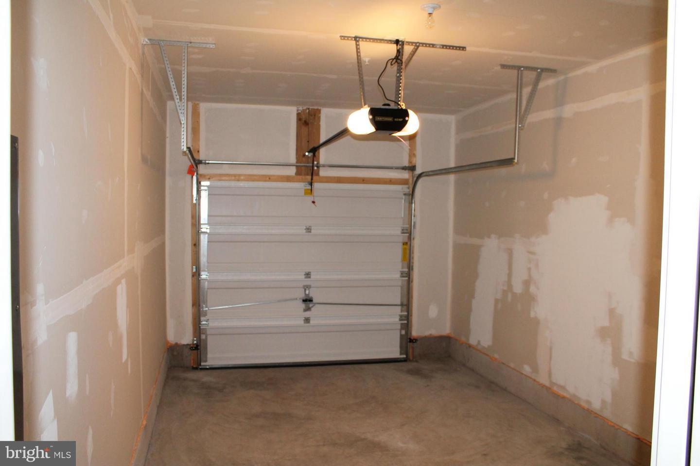 EAST GATE - Residential Lease