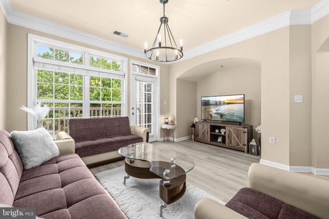 Photo of 512 Sunset View Terrace SE #202, LEESBURG, VA 20175 (MLS # VALO2126052)