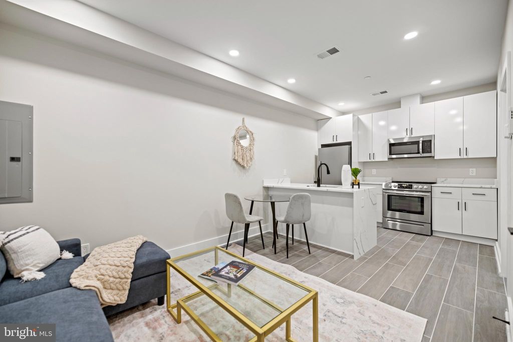 Photo of 824 18th Street NE #3, WASHINGTON, DC 20002 (MLS # DCDC2229182)