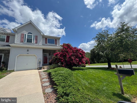 Townhouse For Sale - 102 Shinn Circle<br/> WILMINGTON, DE 19808