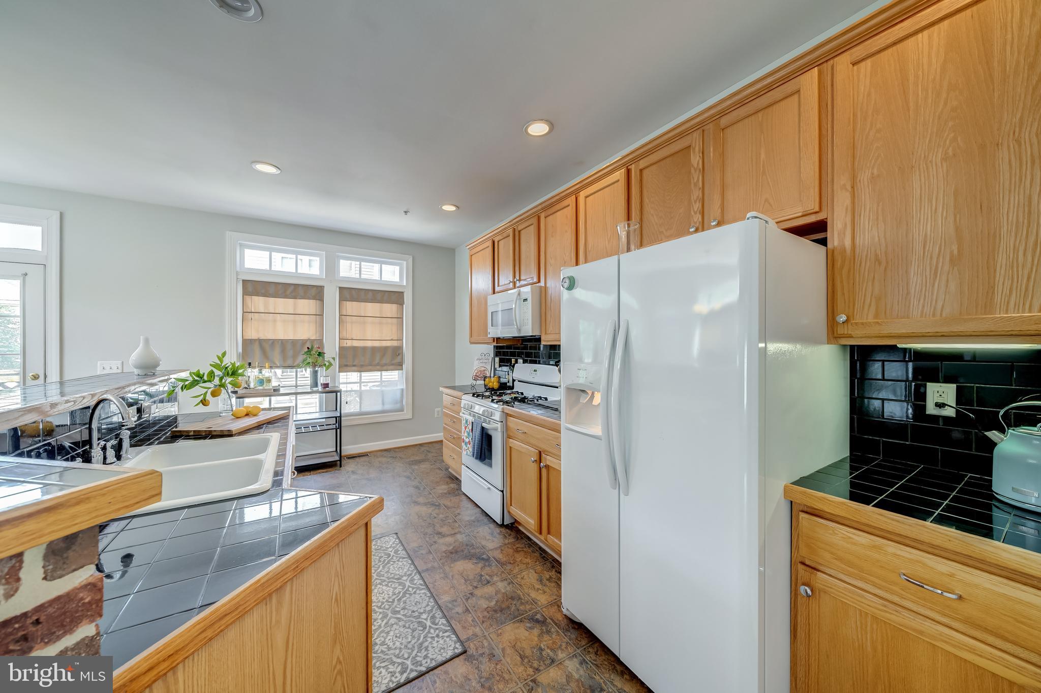 SUMMERS GROVE - Residential Lease