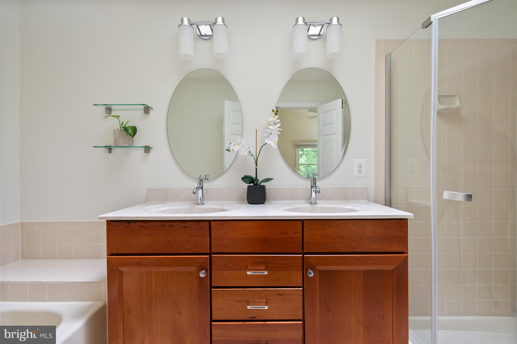 OLDE OAK RIDGE - Residential