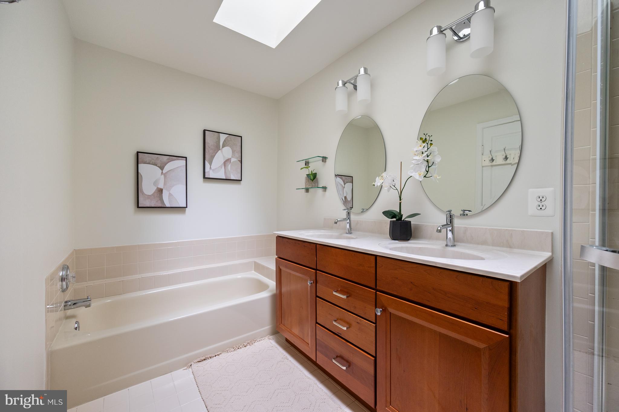 OLDE OAK RIDGE - Residential