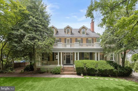 Photo of 1 W Melrose Street, CHEVY CHASE, MD 20815 (MLS # MDMC2185236)