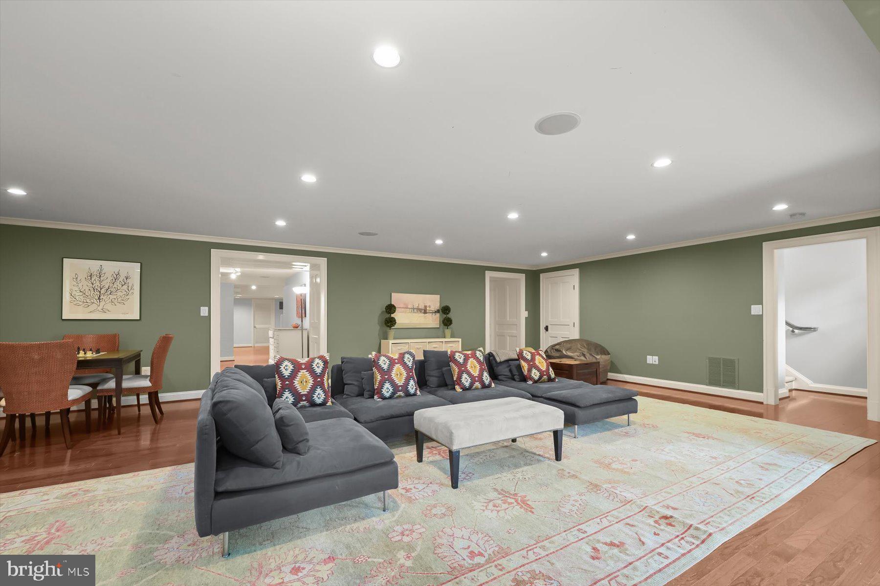 CHEVY CHASE VILLAGE - Residential