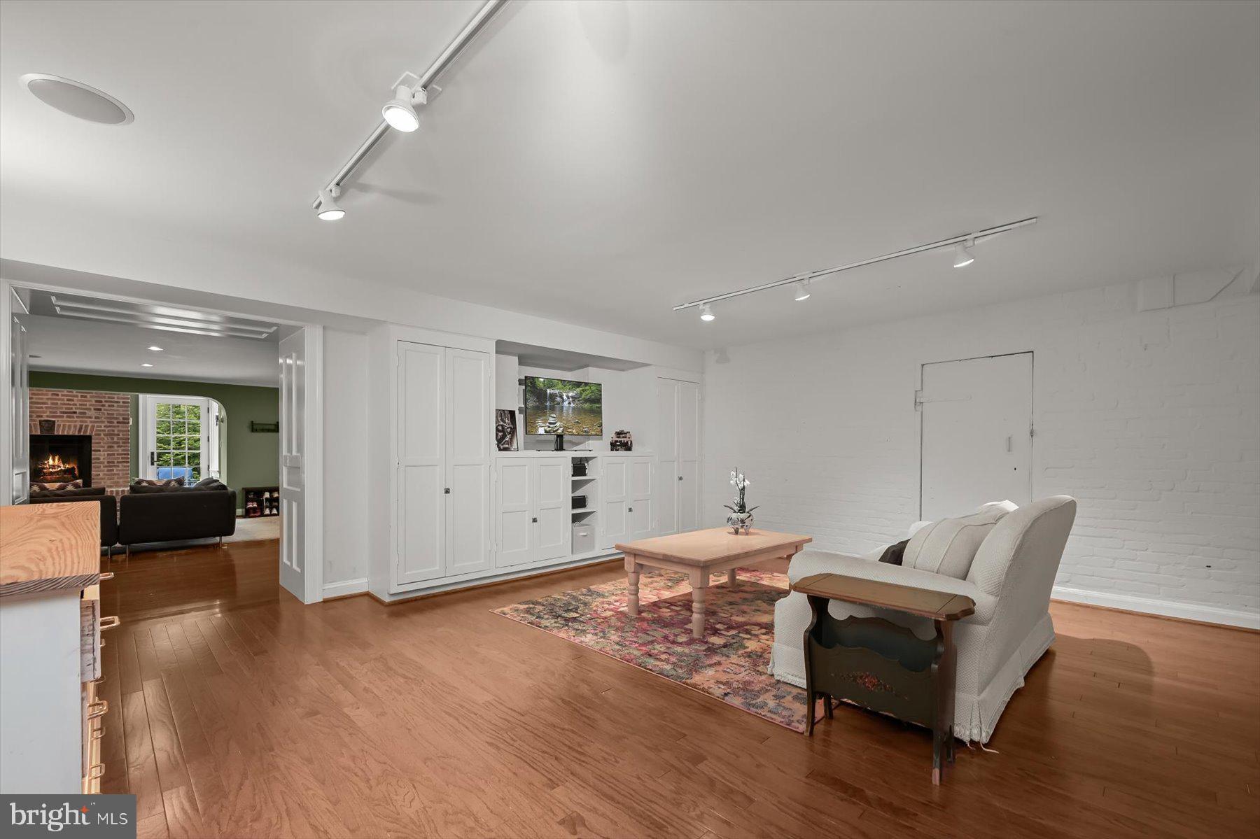 CHEVY CHASE VILLAGE - Residential