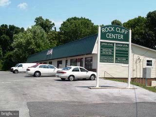 Amazing opportunity! 1000 sq. ft. professional office available immediately in high traffic area with professional property management. Don't miss this one.