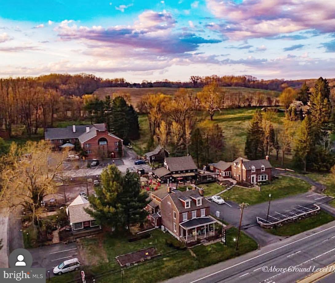 Originally founded in 1969, the Chadds Ford Barn Shops is a quaint village of historic buildings and community-based businesses in the heart of Chadds Ford, Pennsylvania.
Four buildings composed of commercial, retail, and residential spaces allow for a variety of tenants to utilize the space while attracting a crowd to linger and visit all of the shops. Comprised of 11 units spread over four buildings, Chadds Ford Barn Shops has three apartments and eight commercial spaces on 1.42 acres. Building 400 houses two apartments and two commercial spaces – currently a yoga studio and an event space. Building 500 currently is currently occupied by a medical spa and a cafe. Building 600 is a stand alone commercial space – currently a florist. Building 100 houses three commercial spaces and an apartment – currently a retail store and porch cafe. All units are currently rented. On site parking is plentiful.