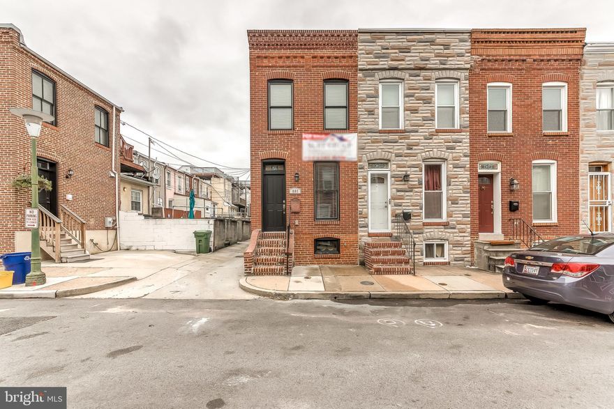 END UNIT WITH PARKING!!   EXCELLENT CONDITION WITH HIGH END FINISHES!!  GRANITE COUNTER TOPS, NEW APPLIANCES, HARDWOOD FOORS, CARPETED BEDROOMS!!  EASY OFF STREET PARKING IN REAR ON QUIET ONE WAY BLOCK!!  PRIME CANTON LOCATION!!  2 SUITES UPSTAIRS. HALF BATH ON MAIN LEVEL. PLENTY OF STORAGE IN BASEMENT!!  ALL SYSTEMS AND MECHANICALS IN MINT CONDITION!!  OWNER WILL PURCHASE BUYER'S FIRST YEAR HOME WARRANTY!!  PROPERTY IS SUITABLE FOR PERSONAL AND INVESTMENT PROPERTY USES!!!  SCHEDULE YOU SHOWING TODAY!!