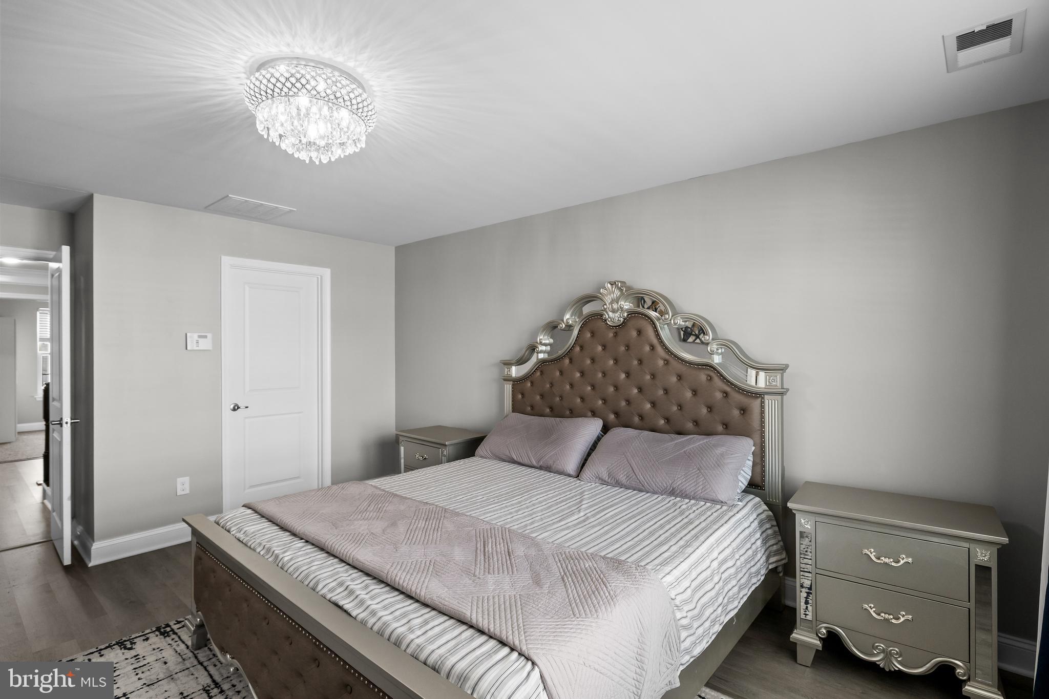 PARKWOOD MANOR - Residential