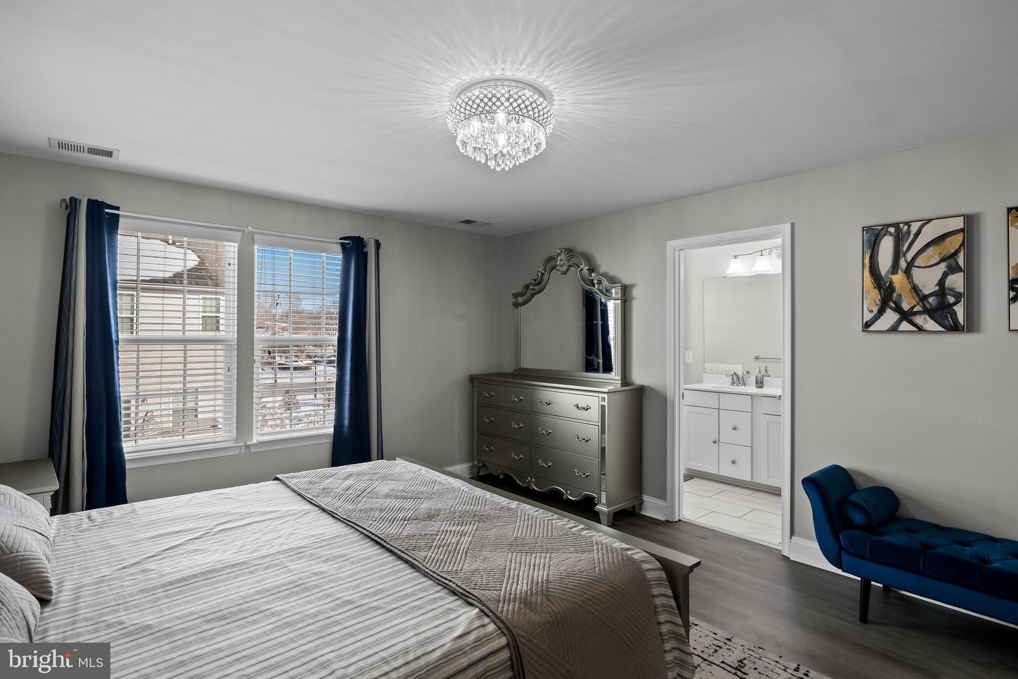 PARKWOOD MANOR - Residential