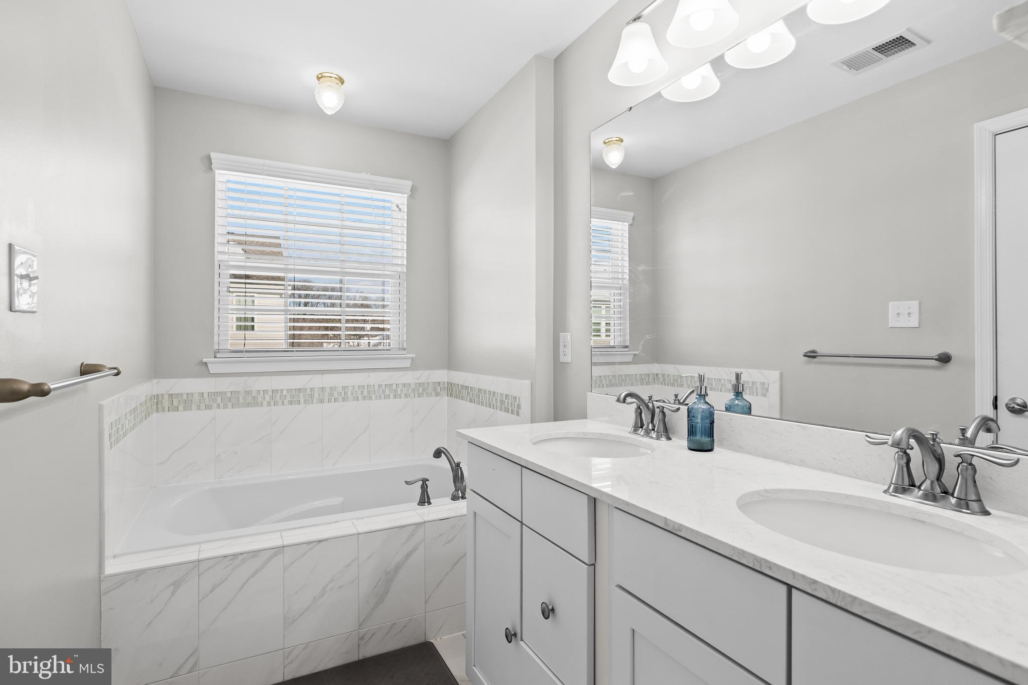 PARKWOOD MANOR - Residential