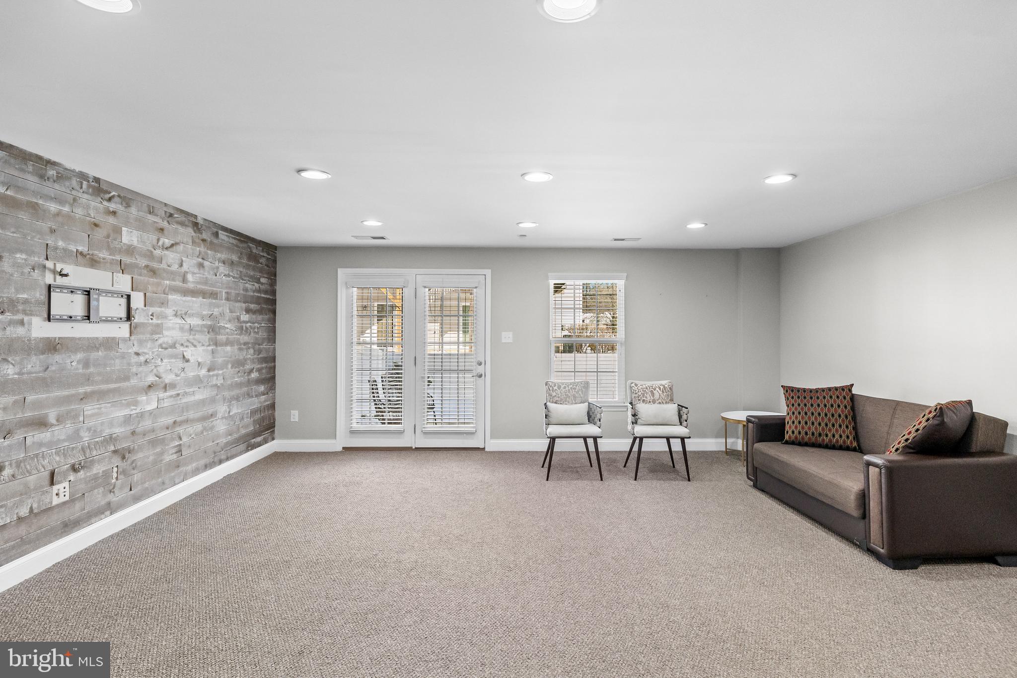 PARKWOOD MANOR - Residential