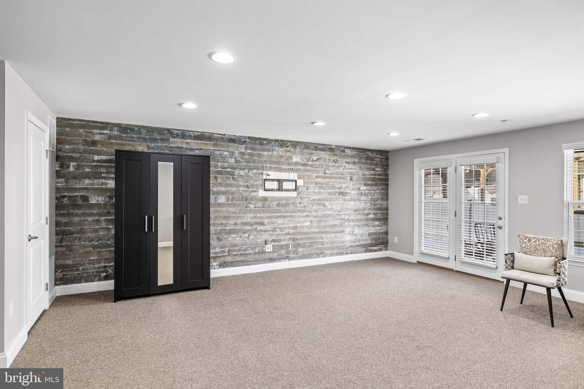 PARKWOOD MANOR - Residential