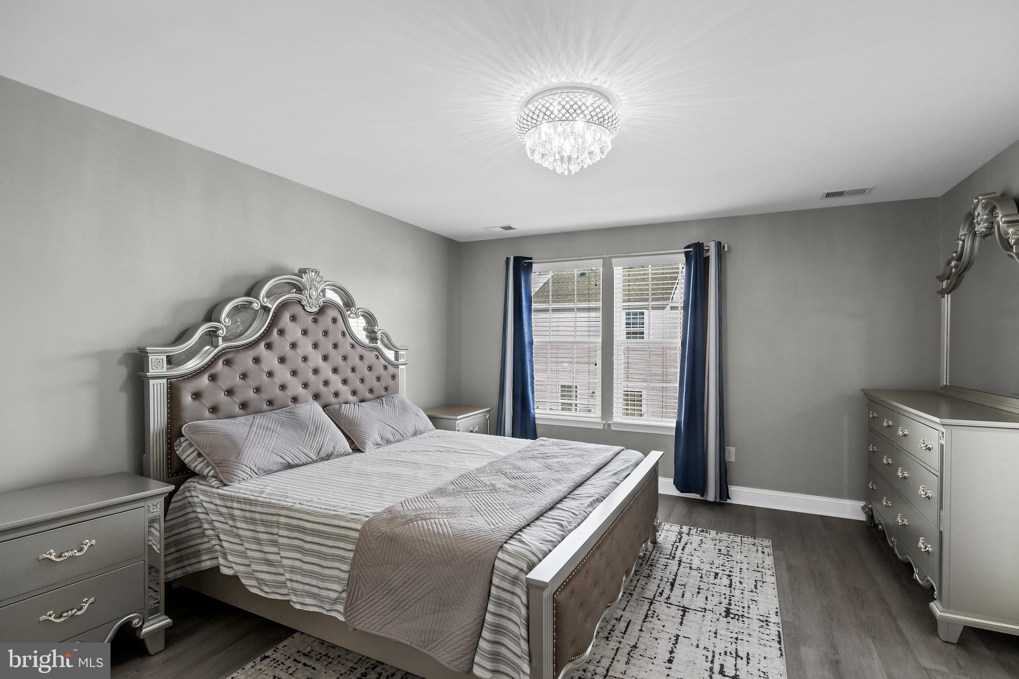 PARKWOOD MANOR - Residential