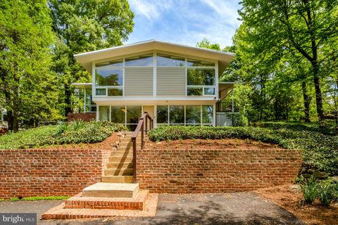 Photo of 7413 Rebecca Drive, ALEXANDRIA, VA 22307 (MLS # VAFX2304634)