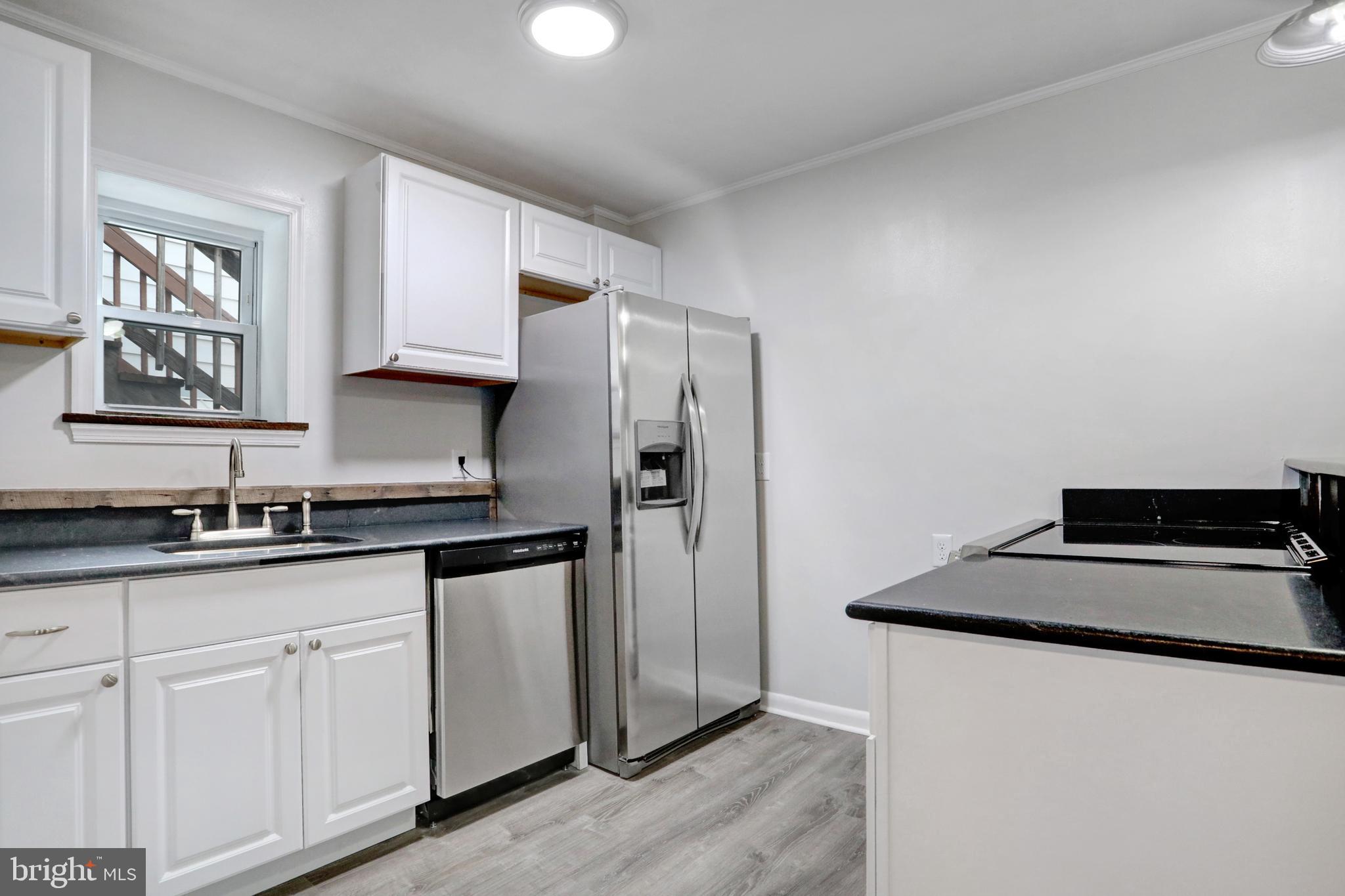 Entirely renovated apartments for rent. Kitchen features reclaimed wood island and granite counters. Large living room with decorative fireplace and new light fixtures. Excellent location, one block from Historic District, shopping and restaurants. Rent includes two assigned parking spaces. Washer and dryer in unit.
No pets and no smoking.