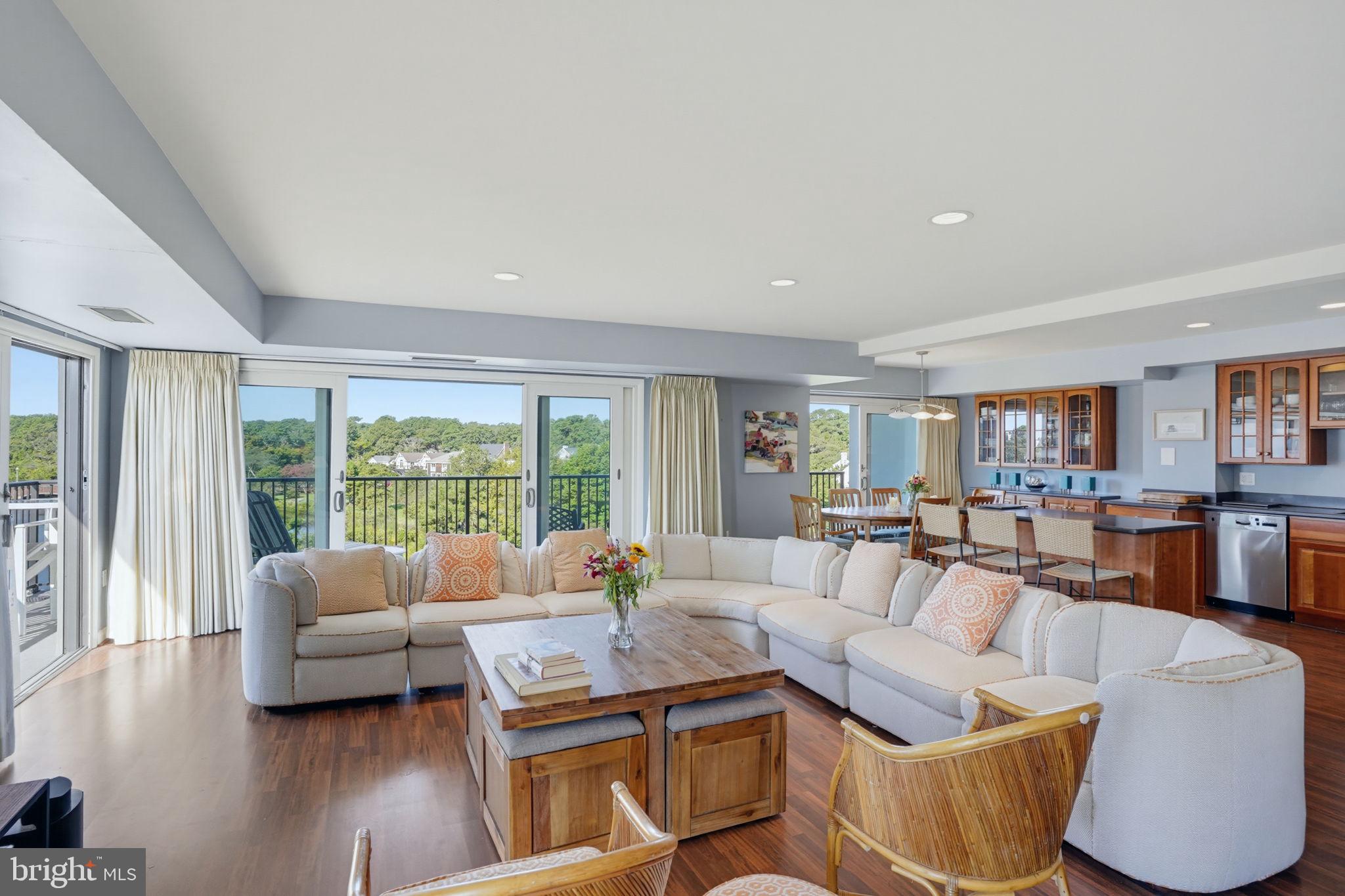 527 N BOARDWALK