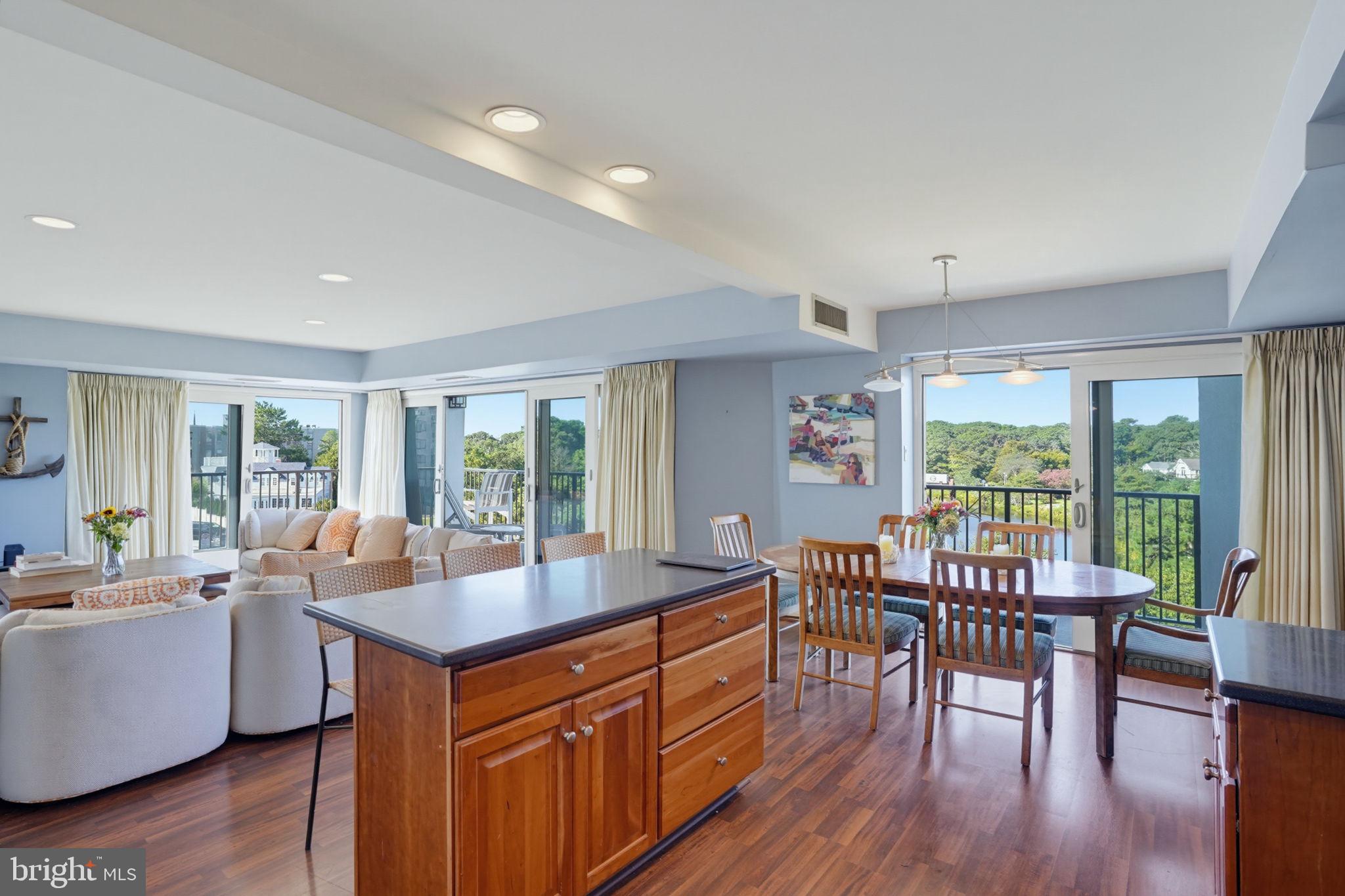 527 N BOARDWALK