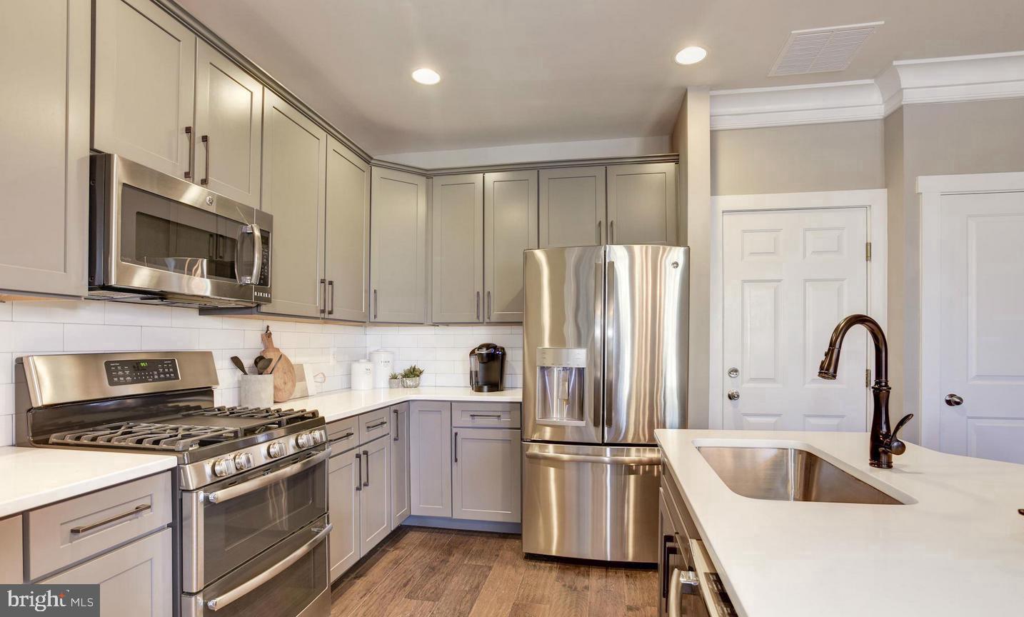 THE ENCLAVE AT STONEY RUN - Residential