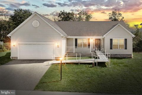 104 CLOVER RUN ABBOTTSTOWN PA 17301