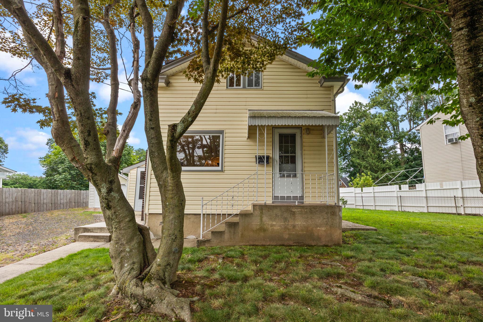 CROYDON MANOR - Residential