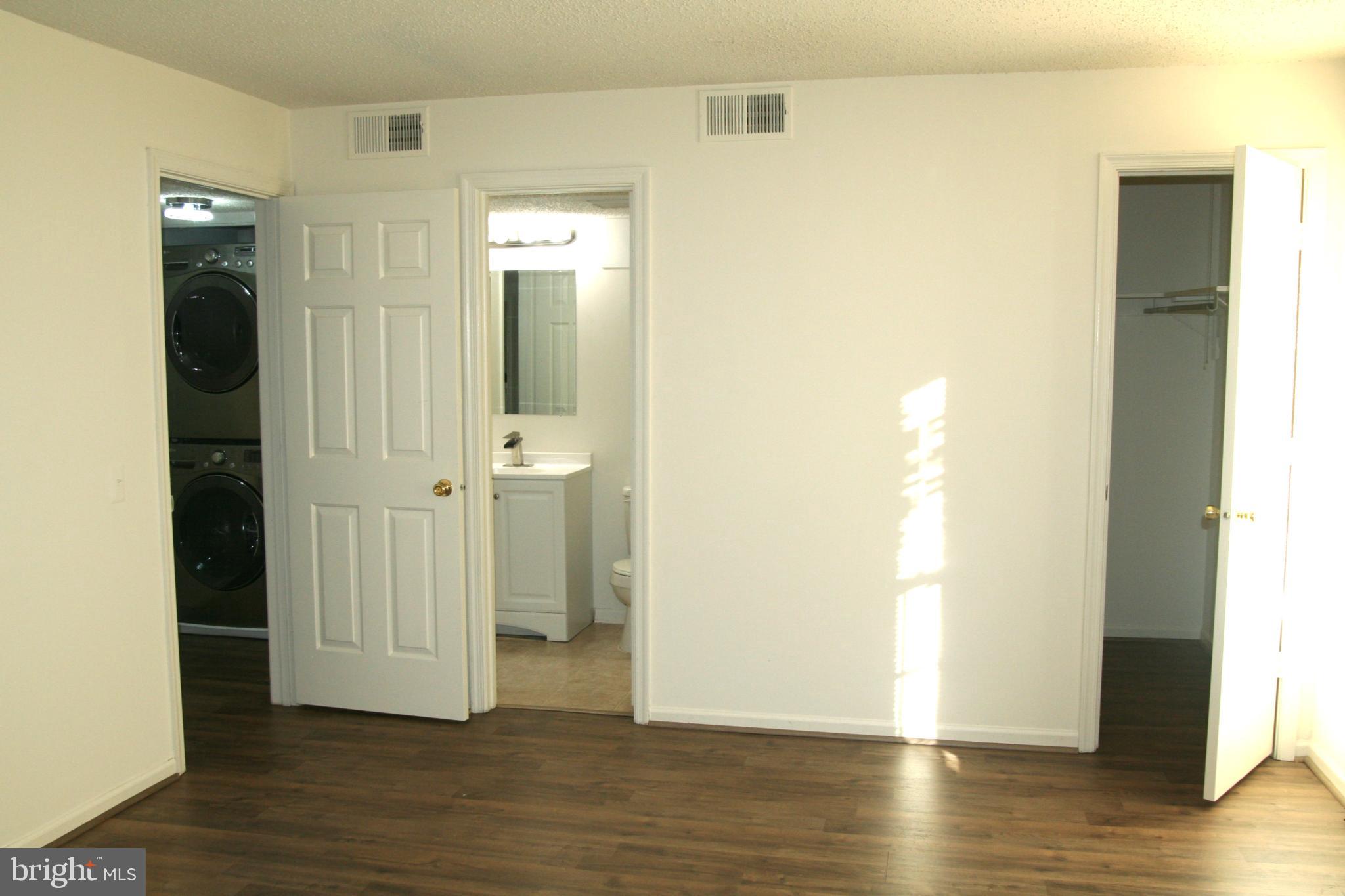 HUNTERS SQUARE - Residential