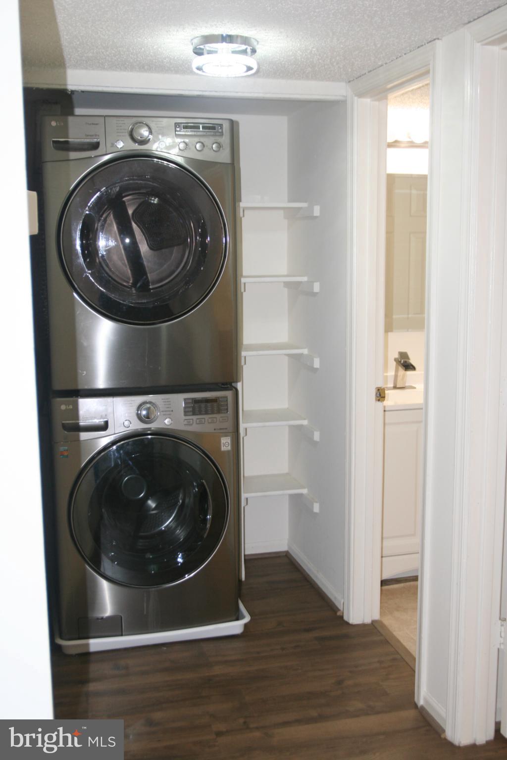 HUNTERS SQUARE - Residential