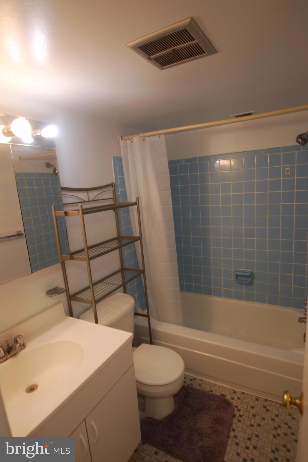 WOODBURN VILLAGE - Residential Lease