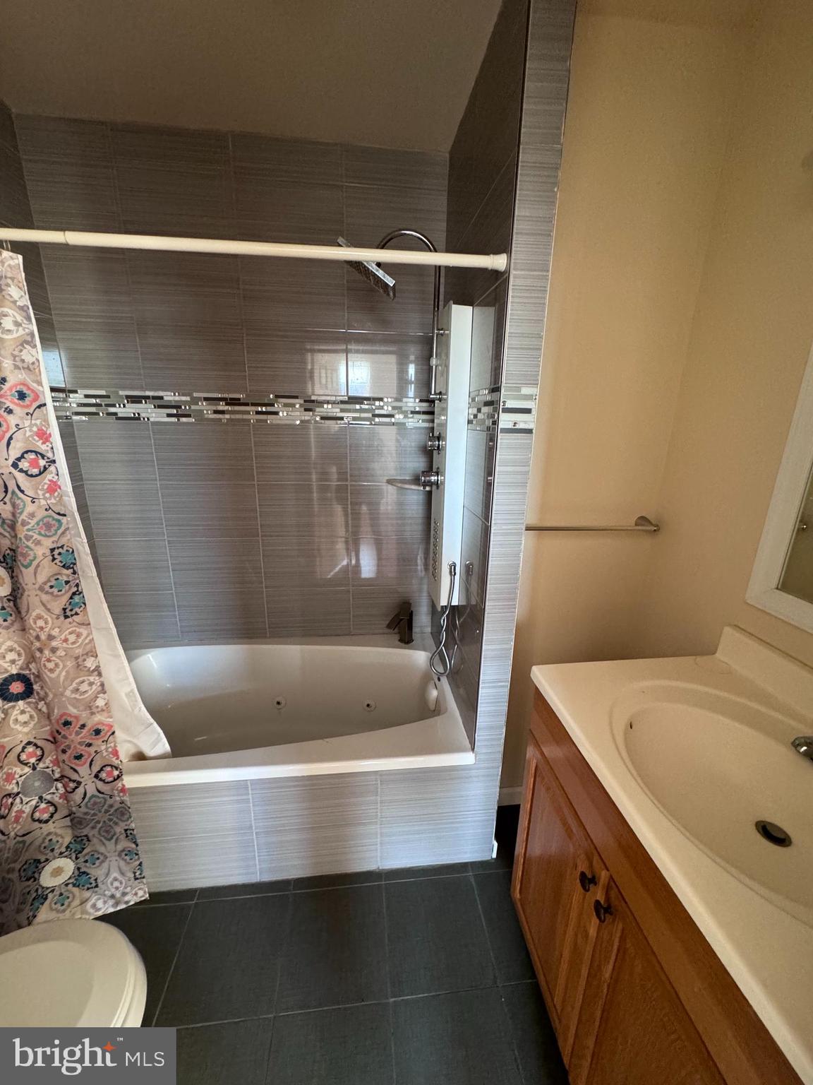 3211 W OXFORD STREET