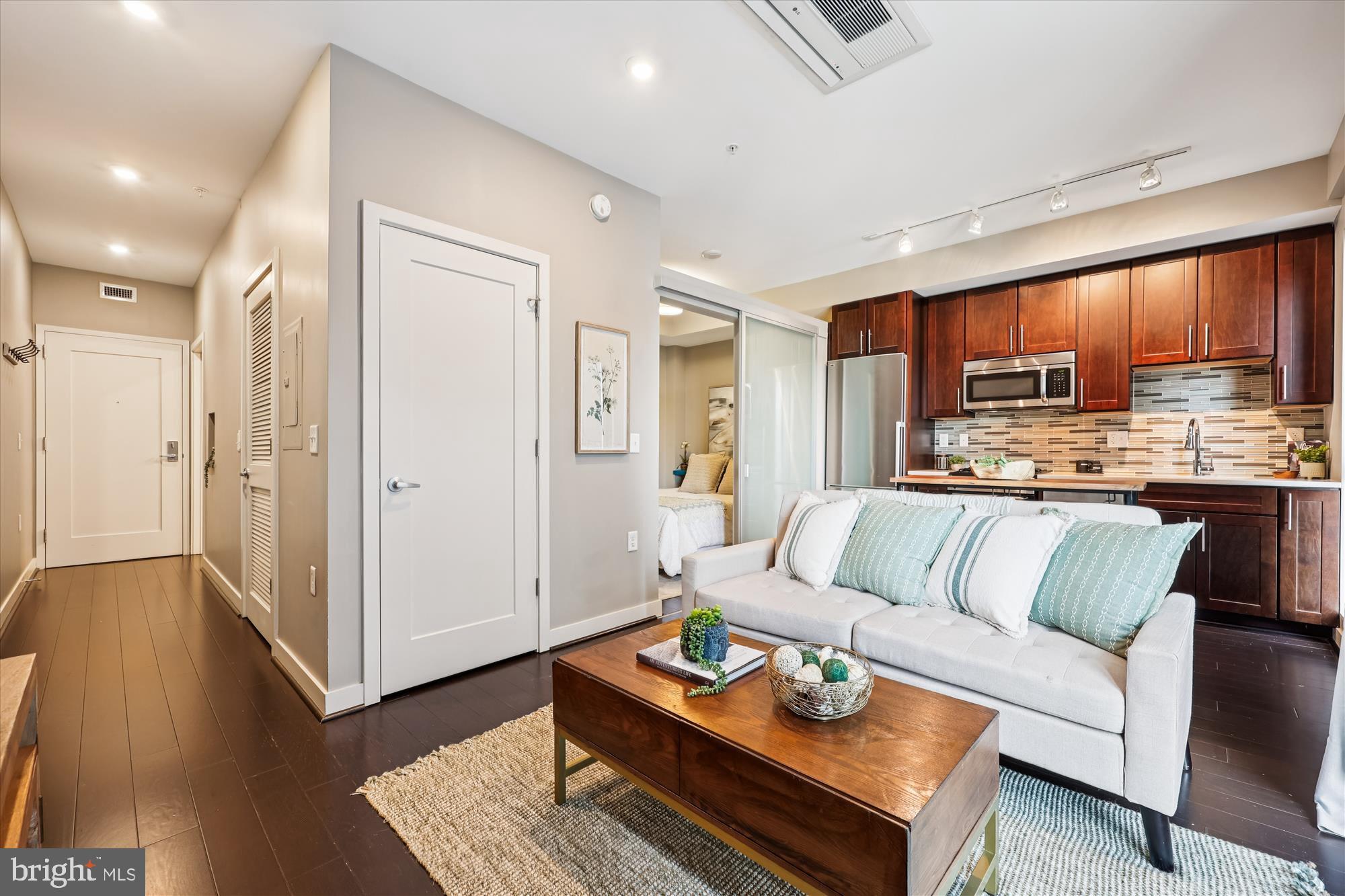 1320 FENWICK LANE 203