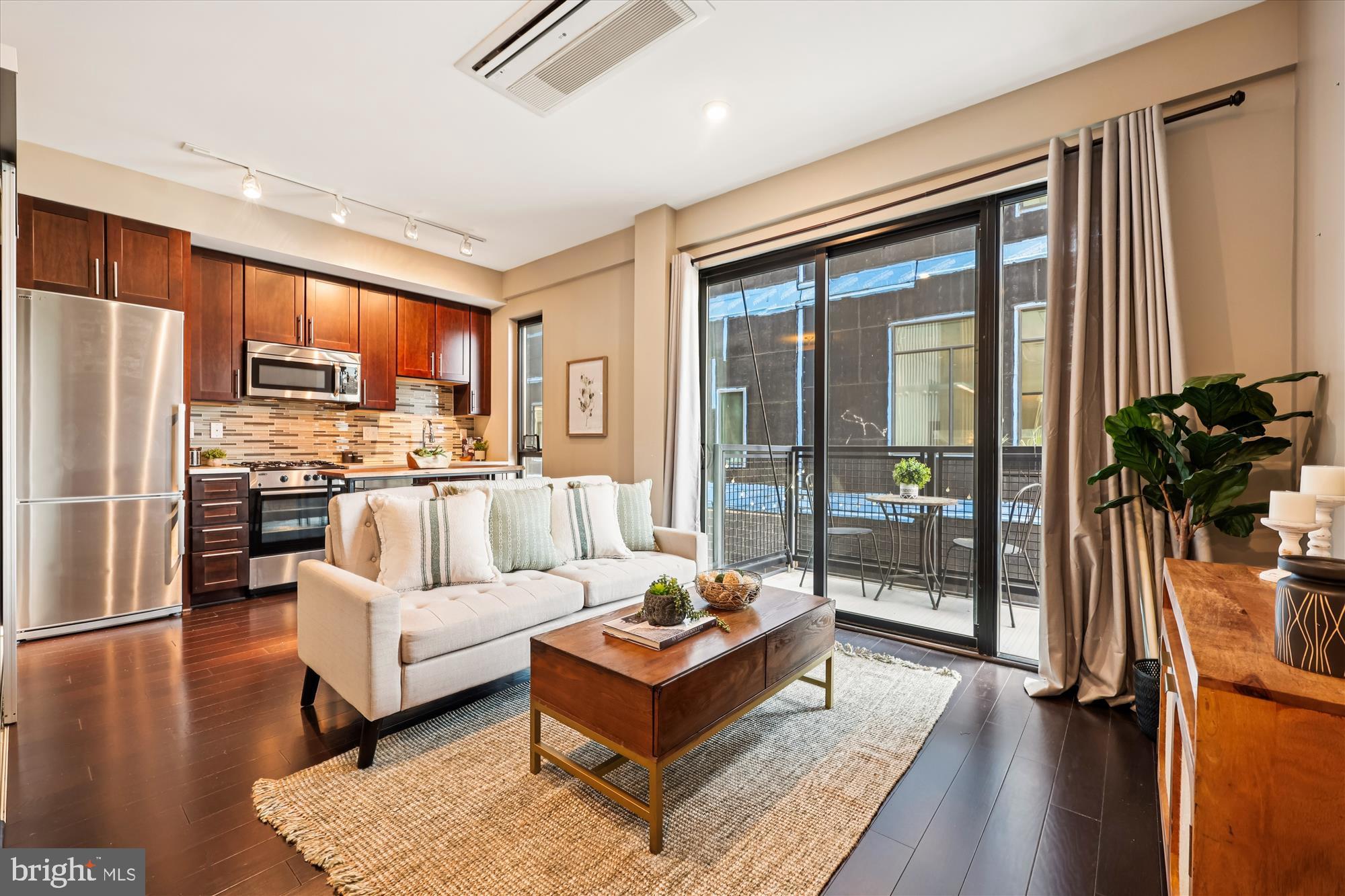 1320 FENWICK LANE 203