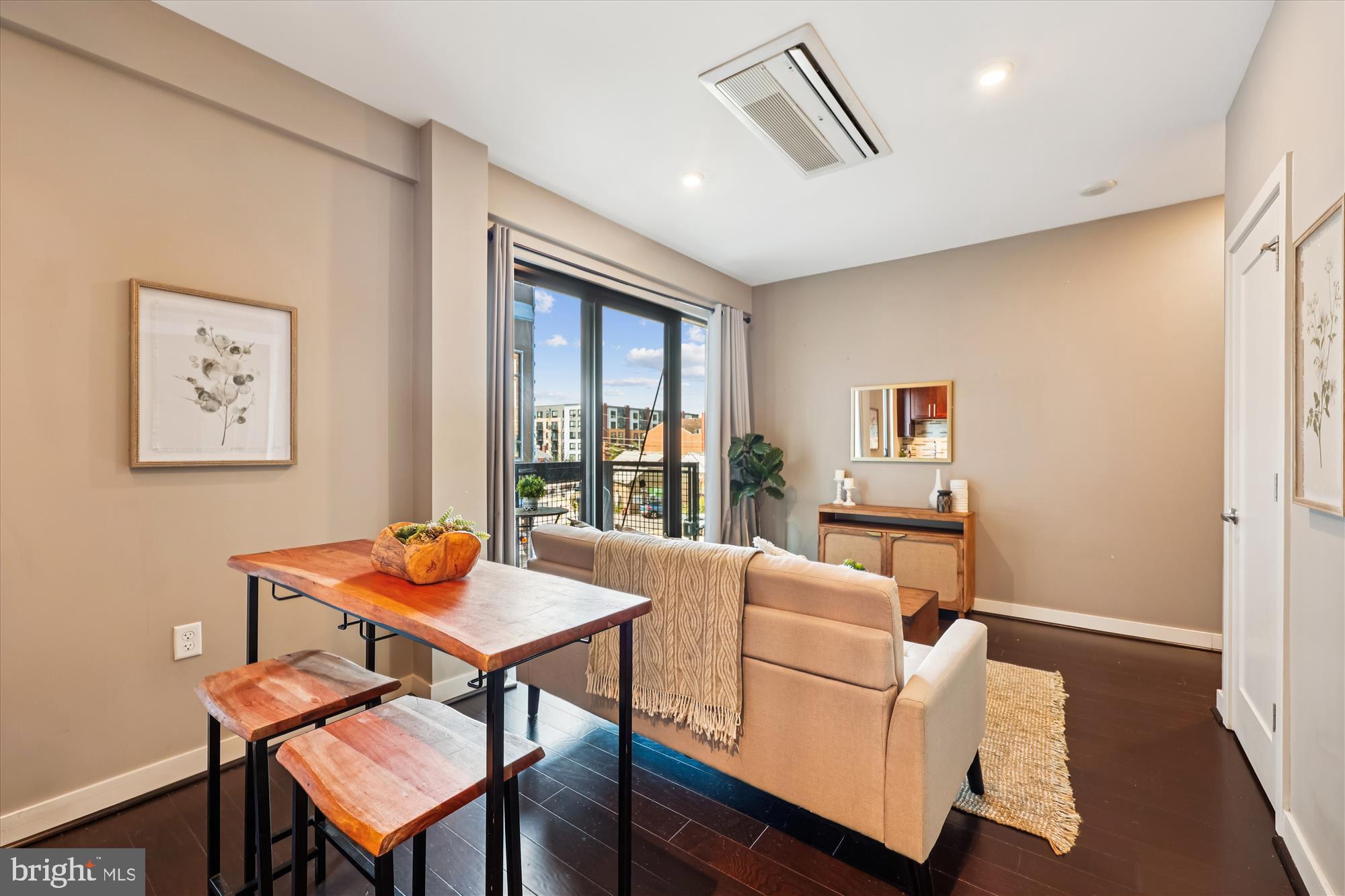 1320 FENWICK LANE 203