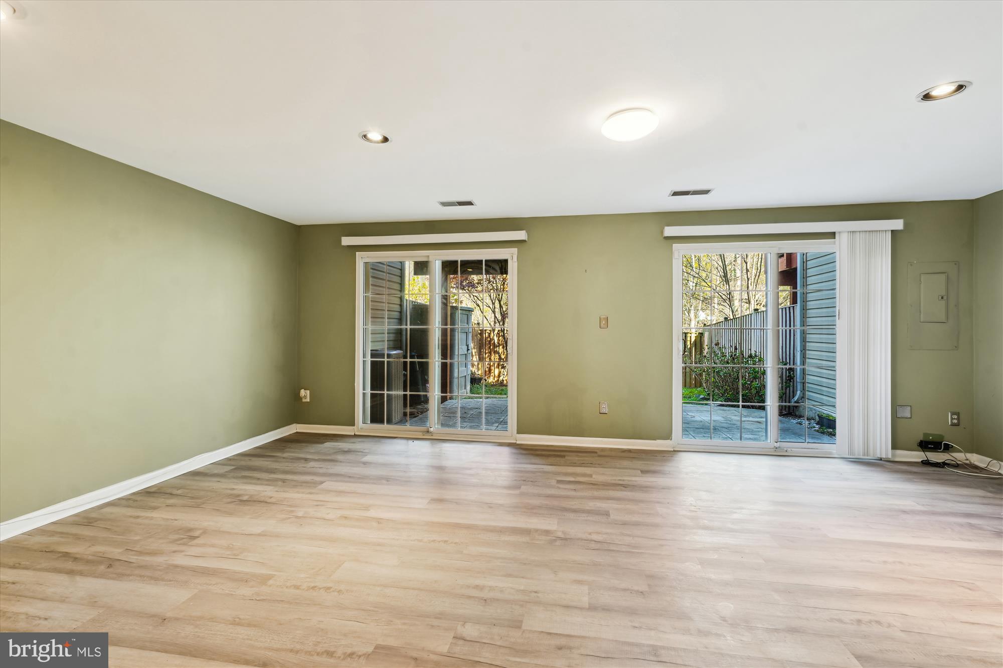 COMPTON VILLAGE - Residential