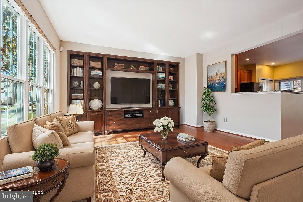 6817 CEDAR LOCH COURT