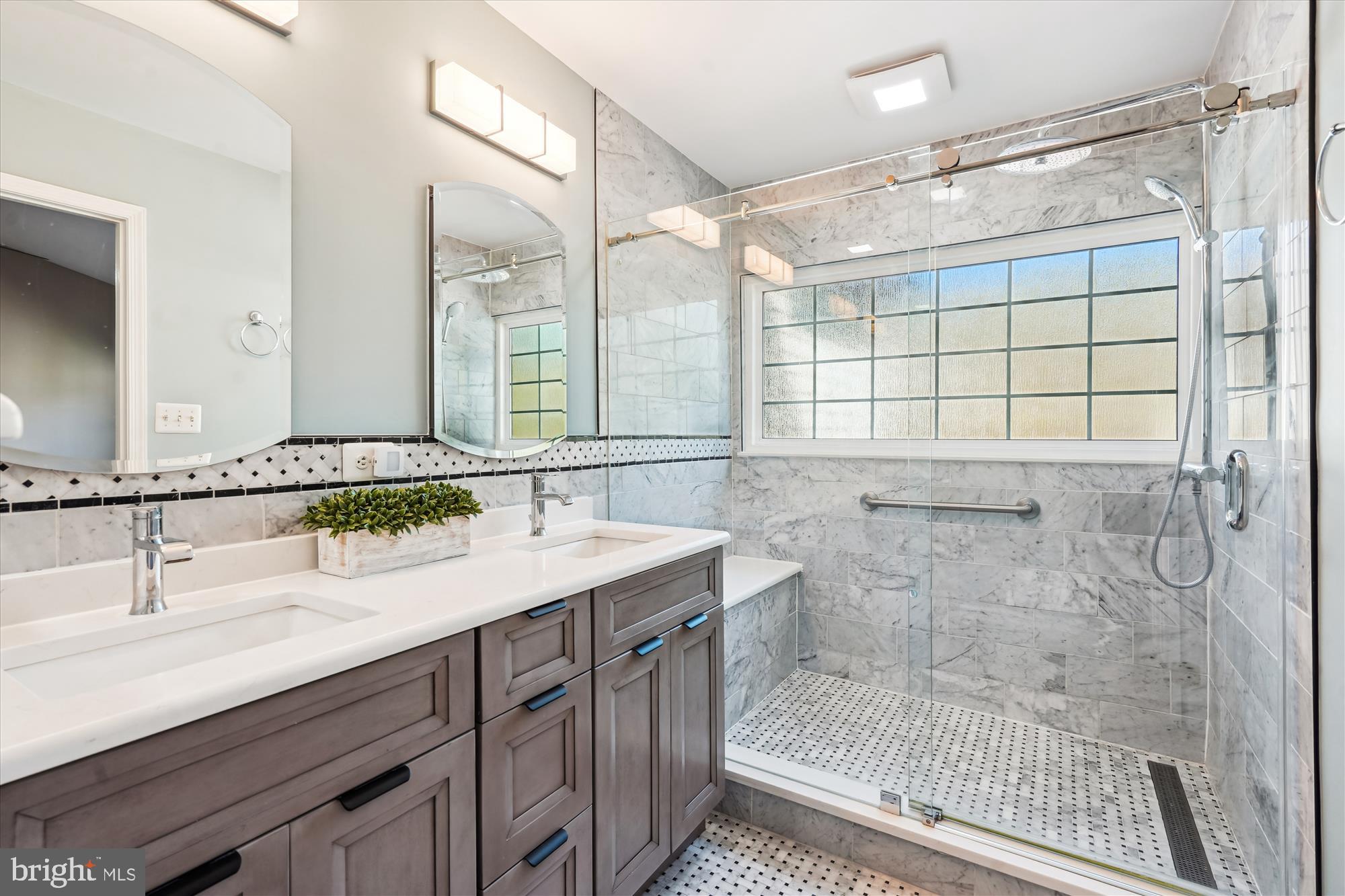 COMPTON VILLAGE - Residential