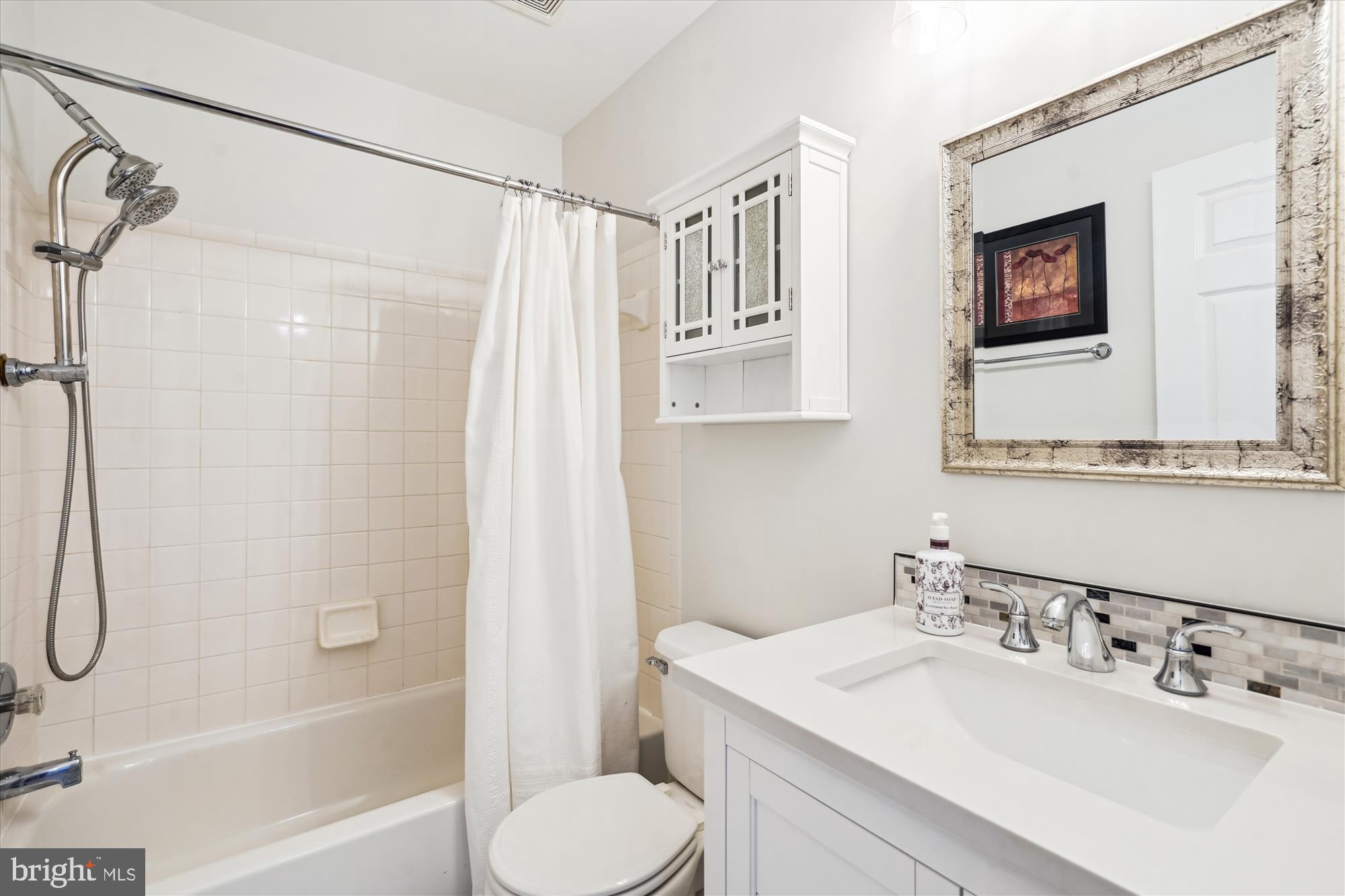 COMPTON VILLAGE - Residential