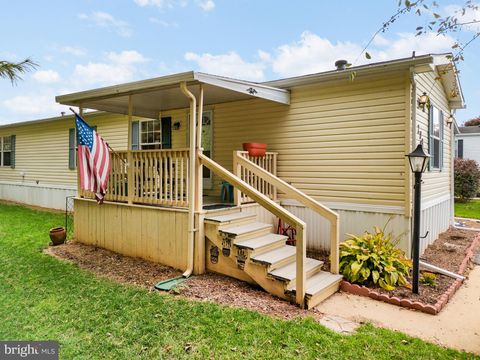 Photo of 208 Saddleford Court N, Lancaster, PA 17603 (MLS # PALA2042652)