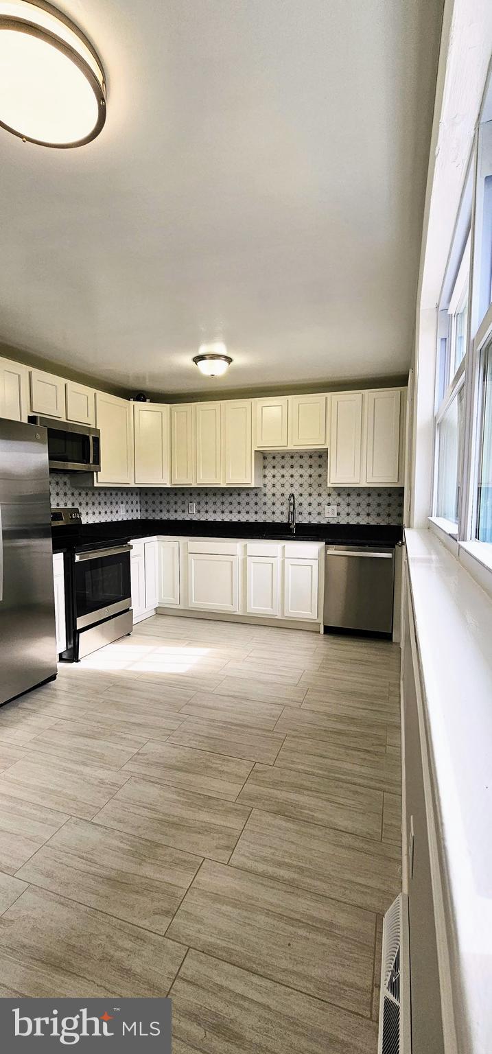 CAPITAL ESTATES - Residential