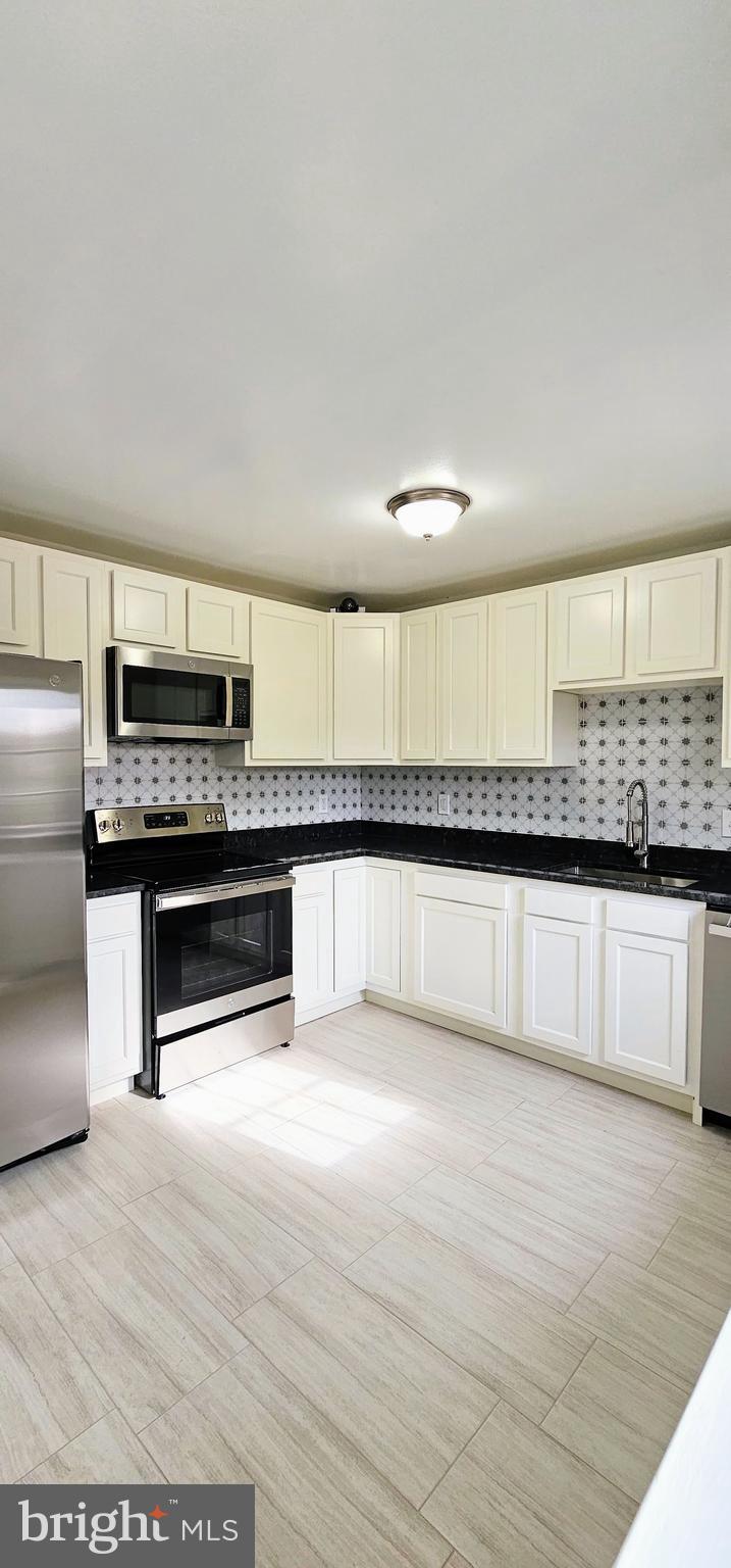 CAPITAL ESTATES - Residential