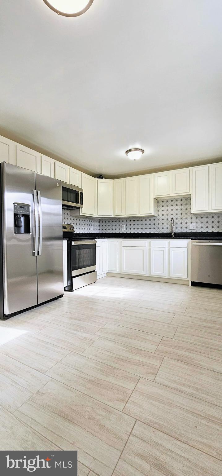 CAPITAL ESTATES - Residential