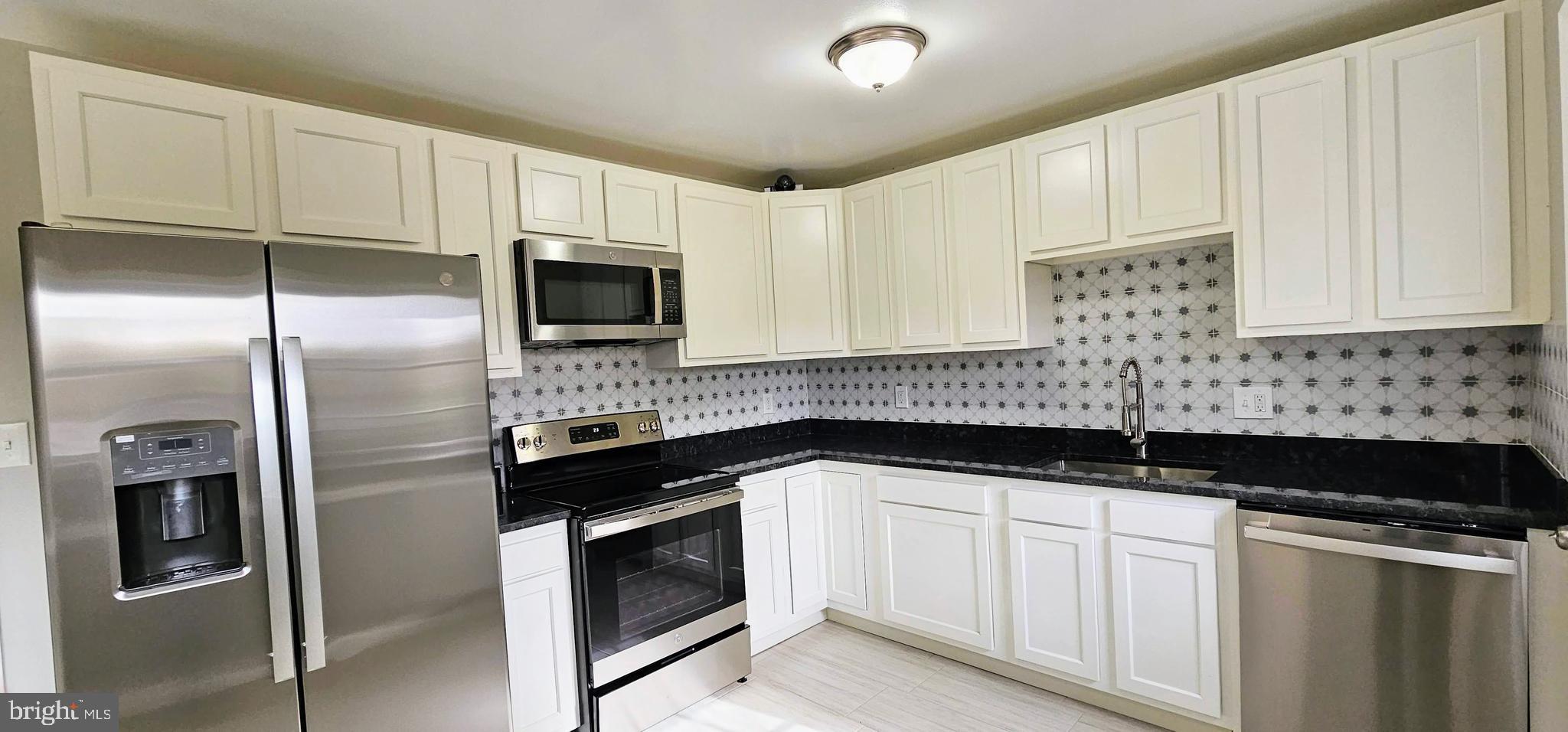 CAPITAL ESTATES - Residential