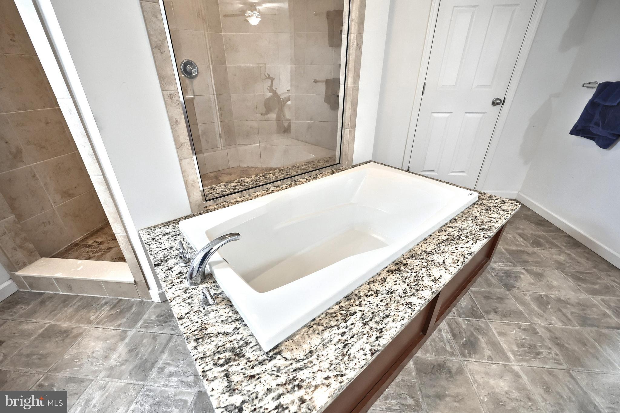 APPLEWOOD - Residential