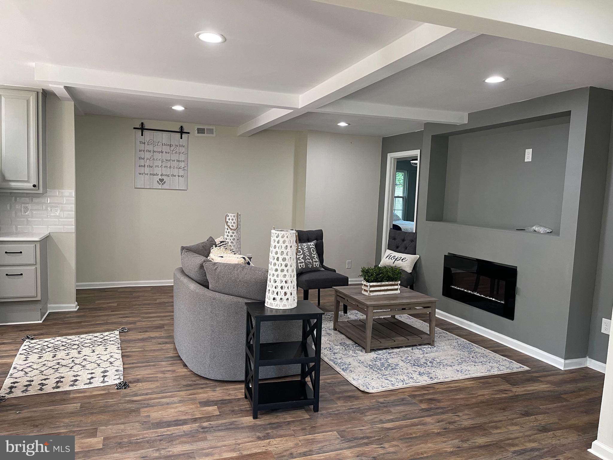 FRIENDLY HILLS - Residential