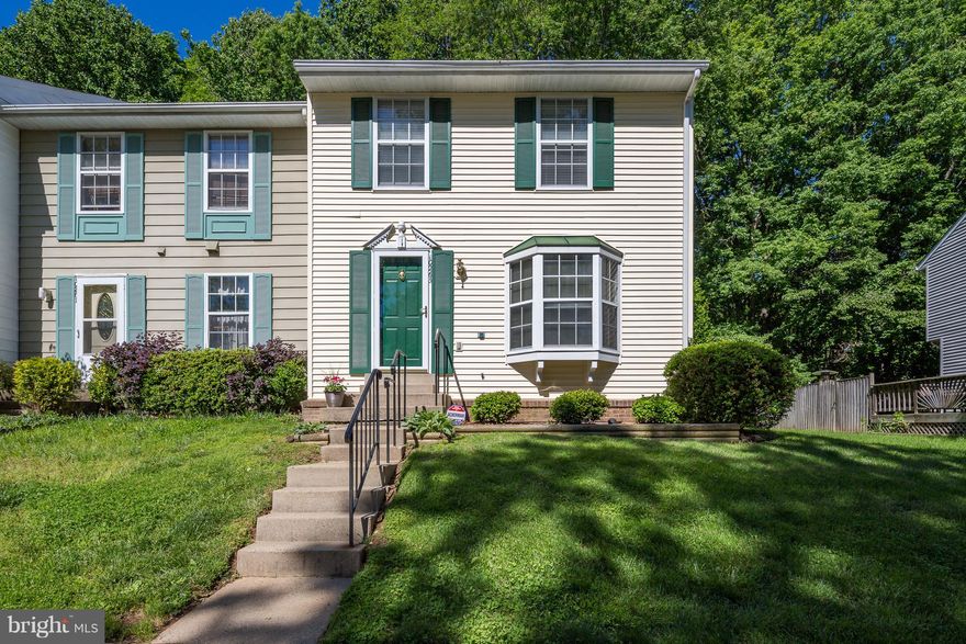 Amazing and pristine end unit in fantastic location backing to trees!!  Fresh paint, gorgeous kitchen w/tile floors and granite counters, newer appliances and HVAC, open floor plan, lots of light, wood floors, finished basement w/storage & wet bar, fully fenced yard w/patio!  Convenient to 495, GMU, VRE and very close to elementary school!  Must see!