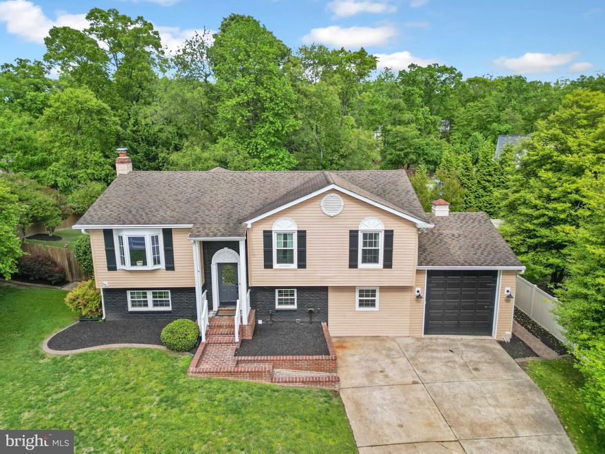OVERSIZED SPLIT LEVEL WITH ATTACHED OVERSIZED TALL GARAGE LARGE ENOUGH TO HAND LE TALL SUV'S AND CAMPERS,.  ALSO HAS A  UNIQUE GARAGE SIZED STORAGE AREA/WORKSHOP.  SO MANY HIDDEN FEATURES IN THIS HOME!!!

LOCATED ON A DEAD END STREET, FULLY FENCED IN THE BACK YARD, DECORATIVE FENCE IN THE FRONT SHOWS OFF THE UNIQUENESS OF THIS HOME.  MAIN LEVEL AND LOWER LEVEL SUNROOMS.

UNFINSHED AREA IN LOW LEVEL FOR FUTRURE BATH