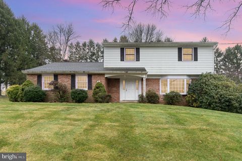 Photo of 811 Newport Road, Manheim, PA 17545 (MLS # PALA2047686)